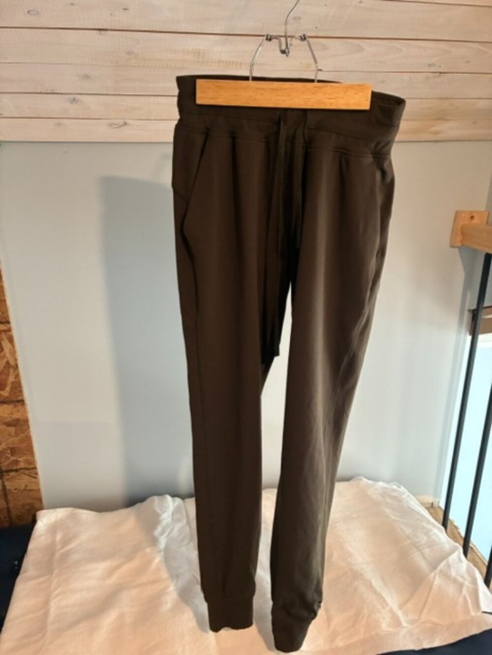 Beautiful size 4 olive green Lululemon pant with side slit pockets.